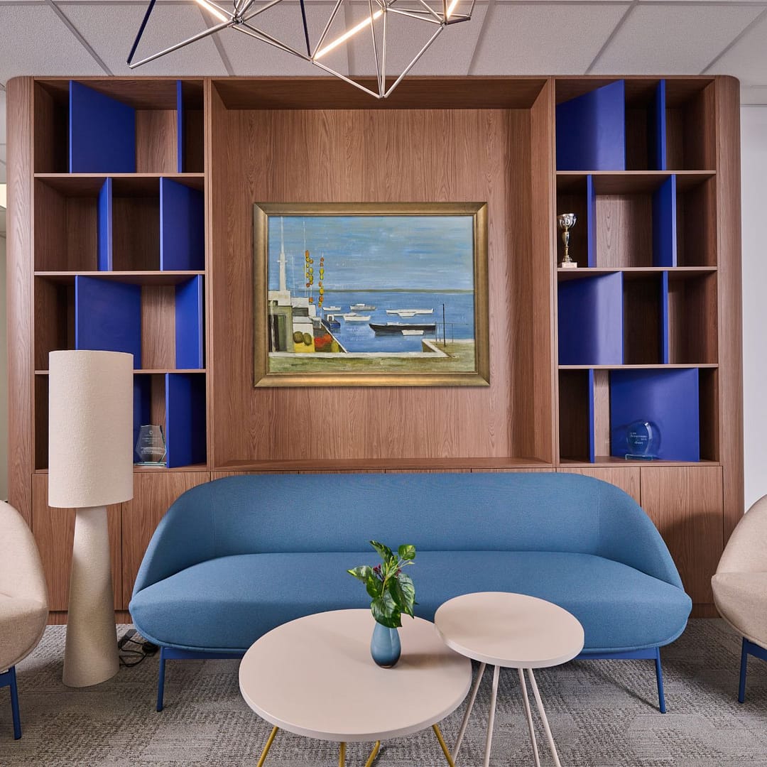 SPIE KÖNYVSZEKRÉNY A LOBBYBAN