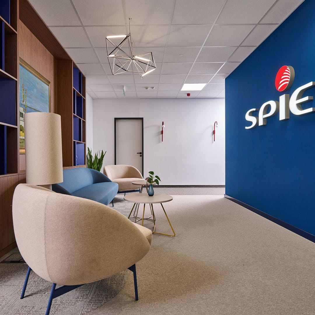 spie lobby KÖNYVESPOLC